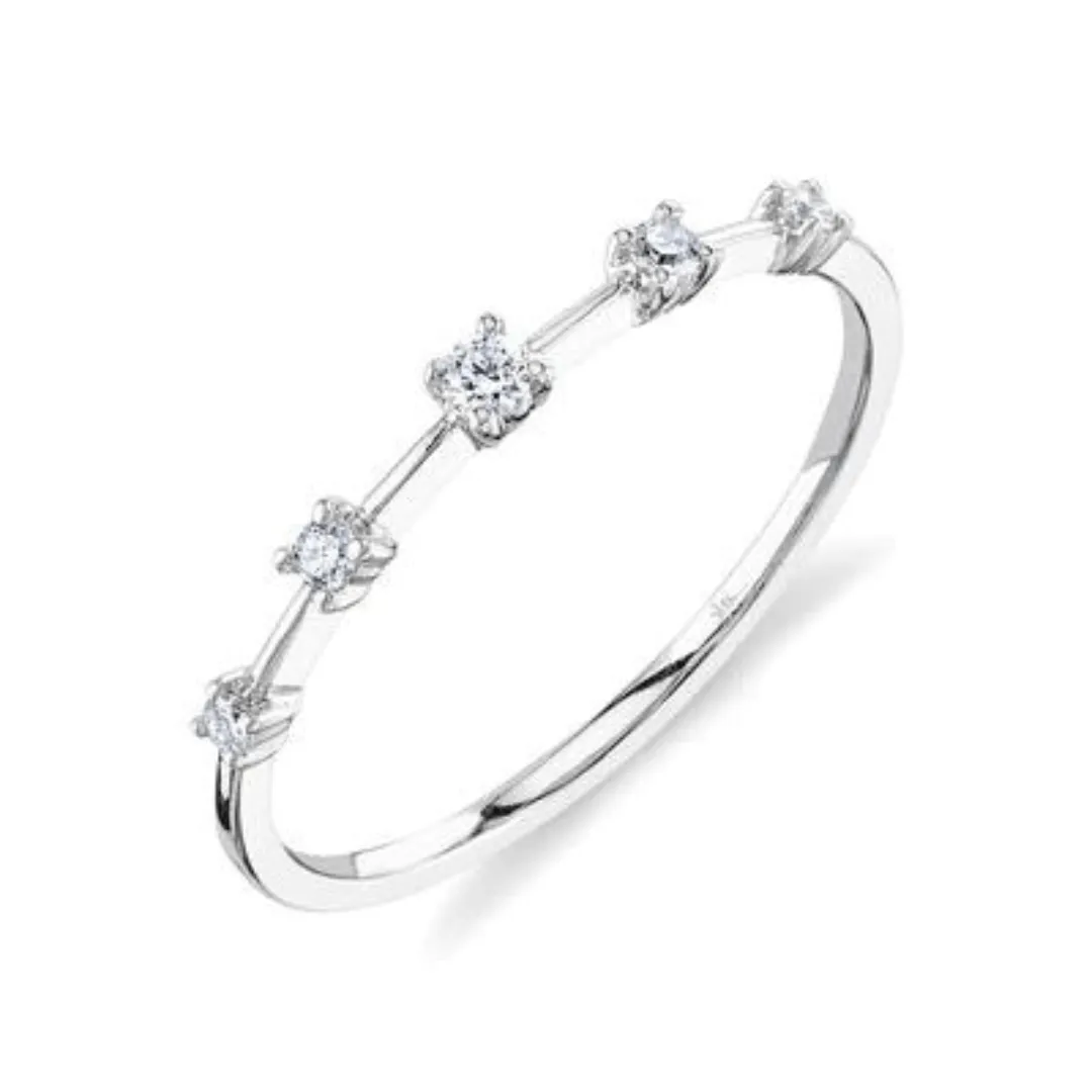 4 Prong Graduated Diamond Ring