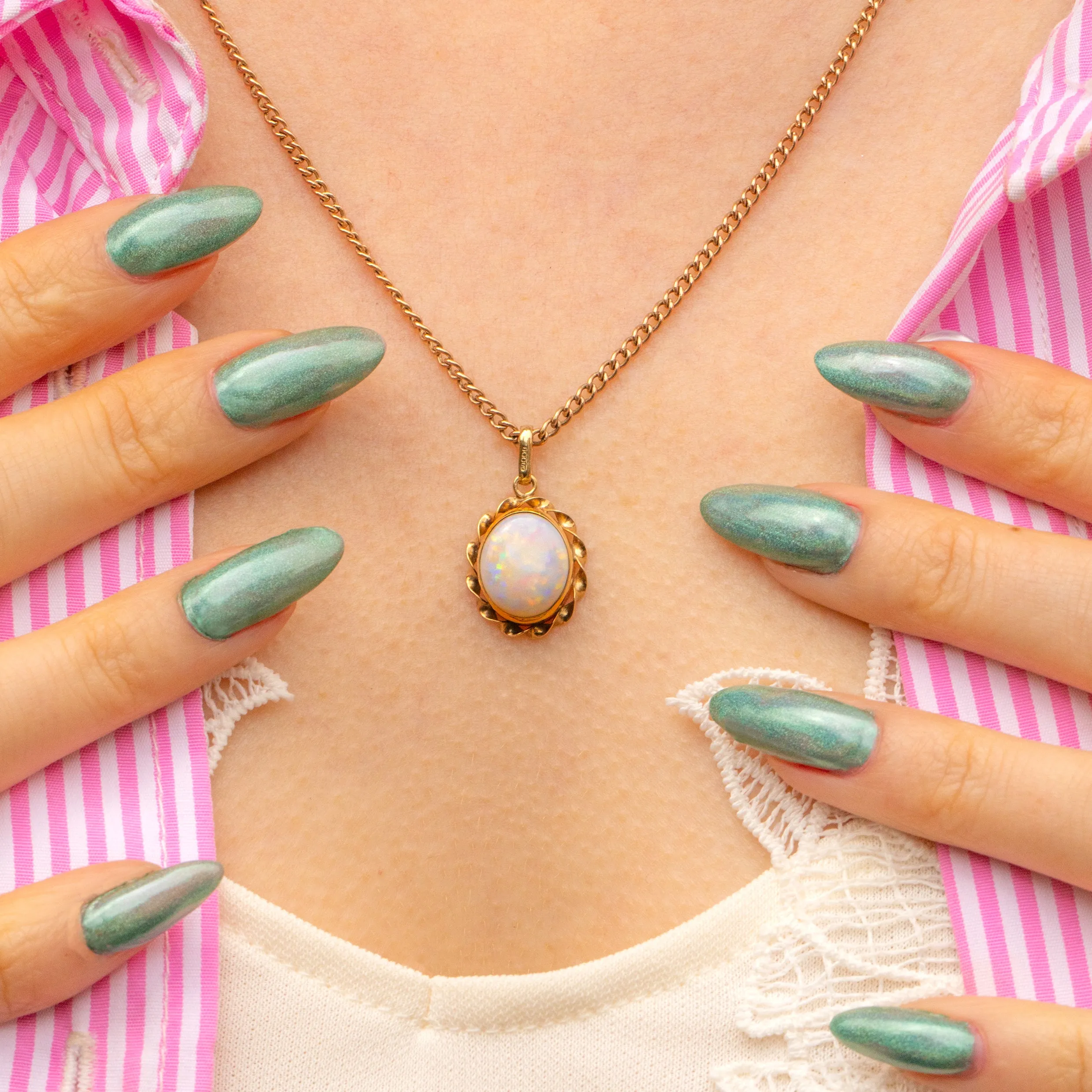 9ct Gold Opal Pendant, 1.95ct