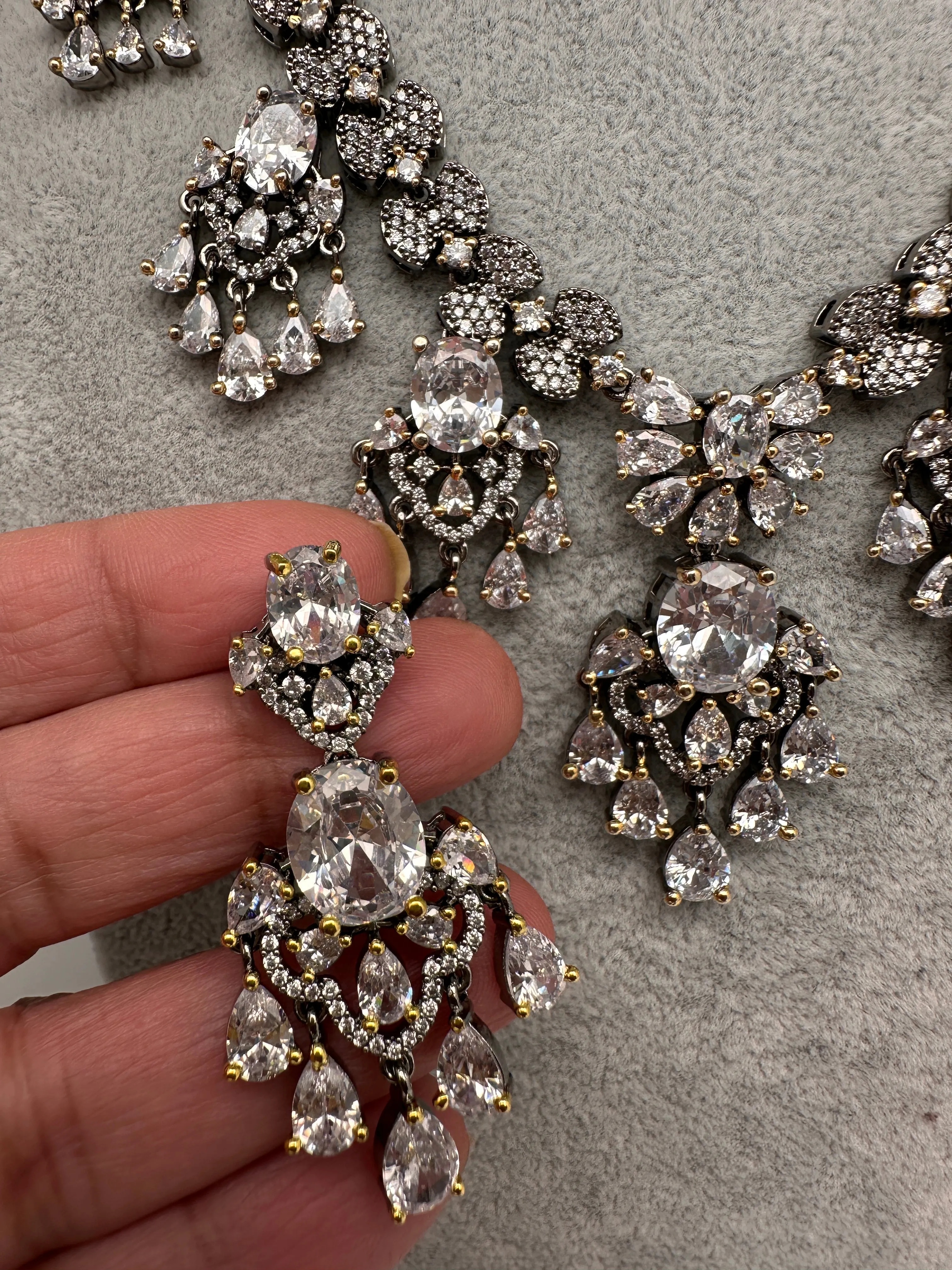 Diamond Color Stone Short Necklace