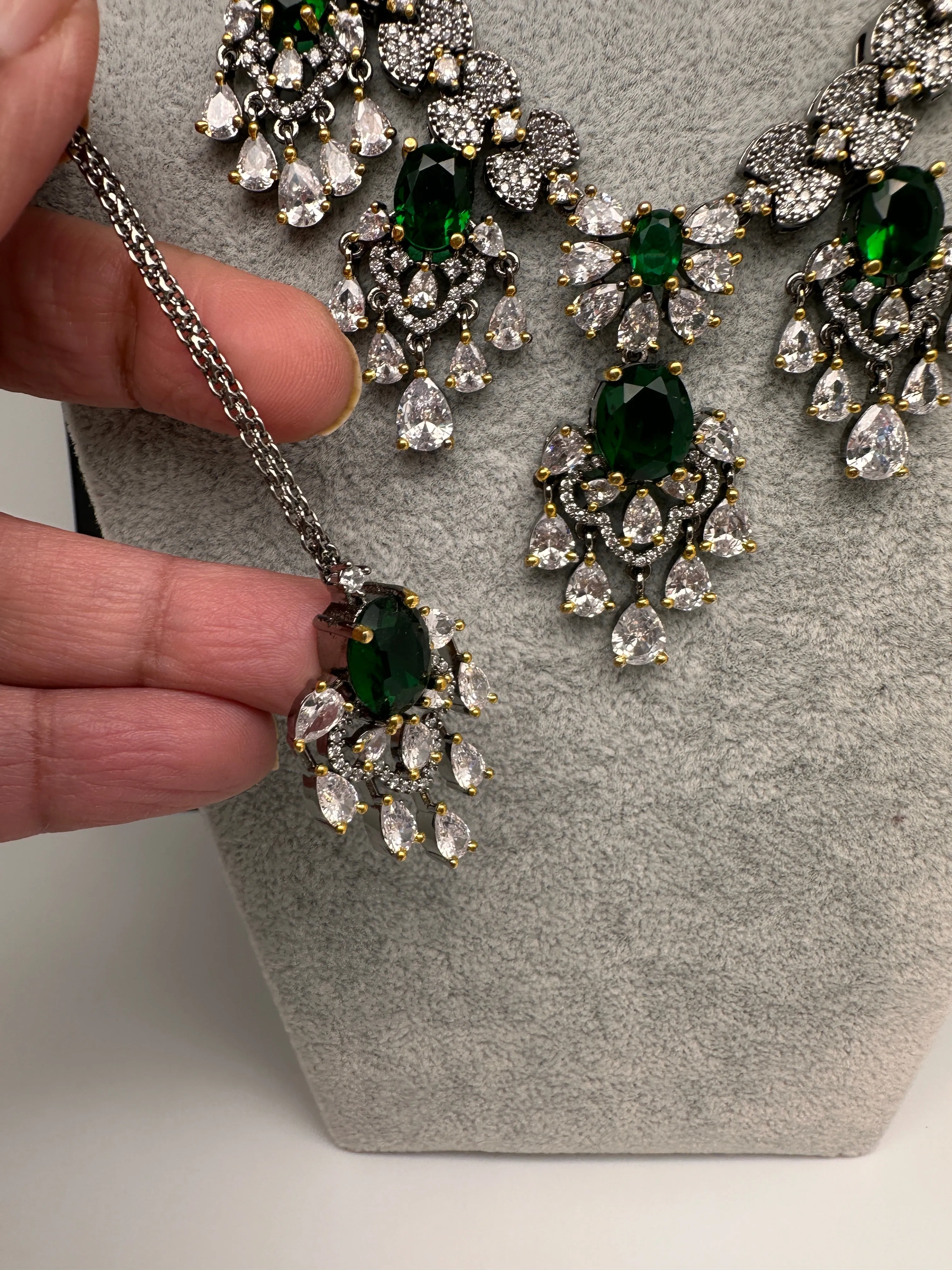 Diamond Color Stone Short Necklace