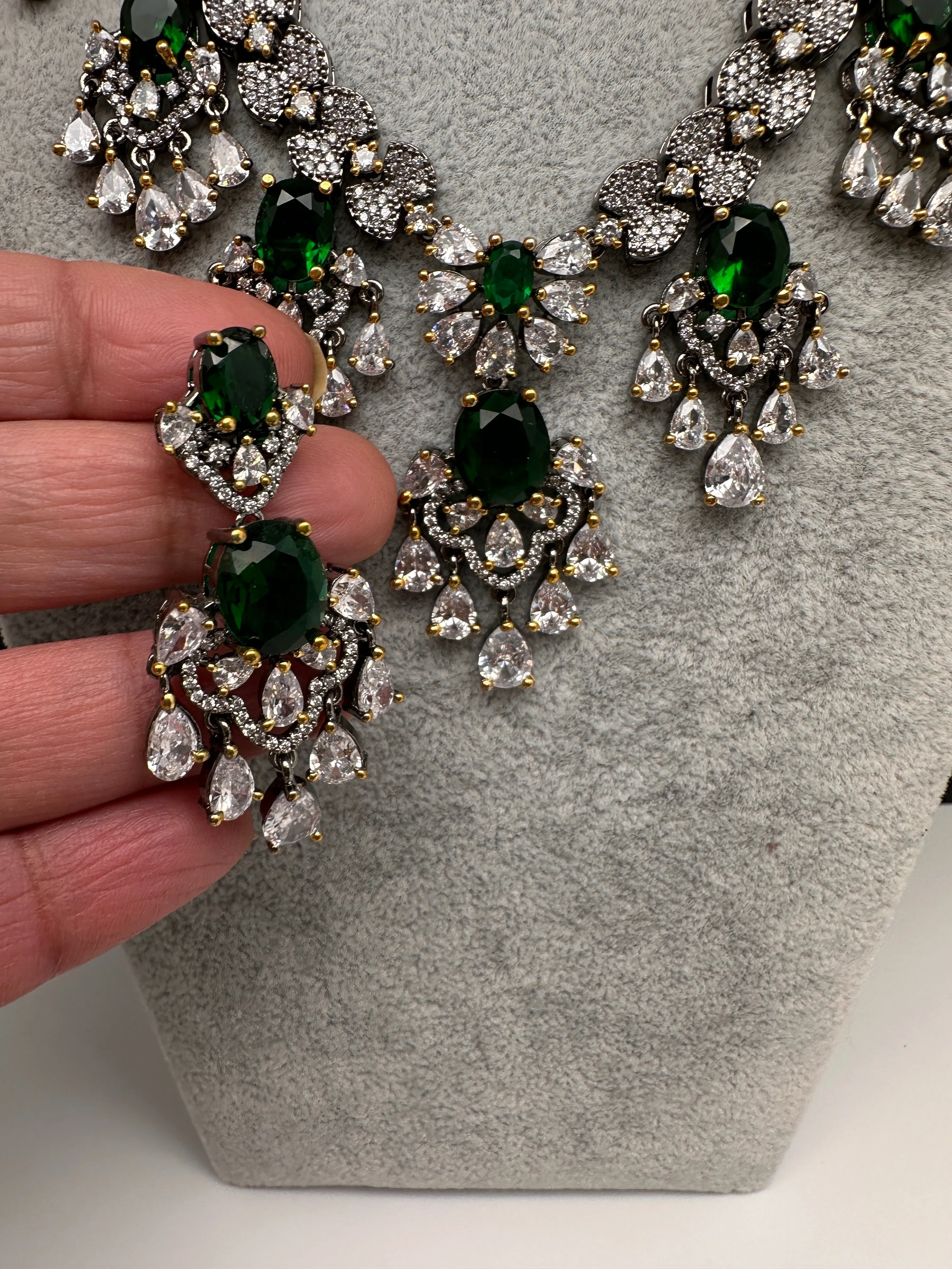 Diamond Color Stone Short Necklace