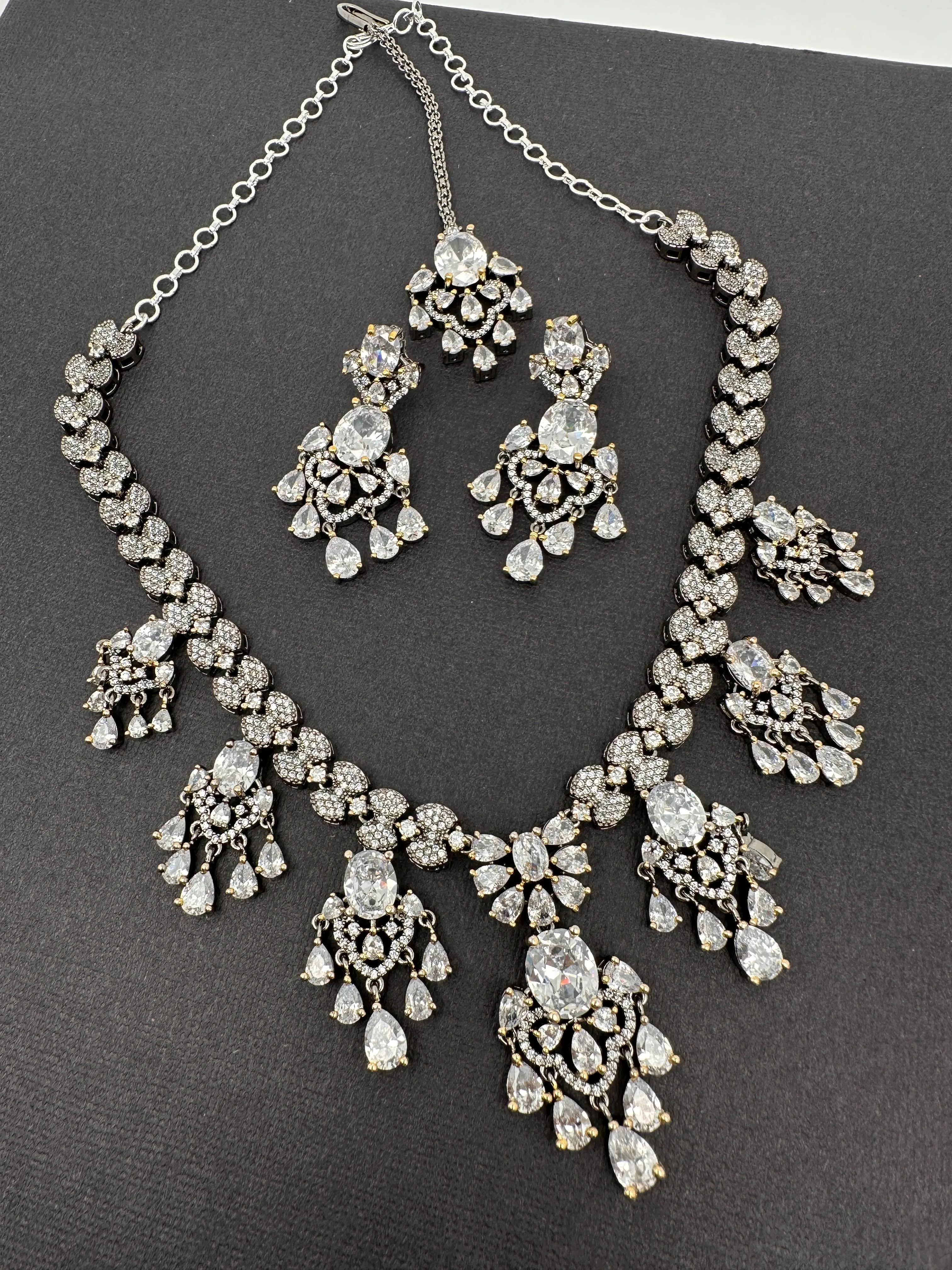 Diamond Color Stone Short Necklace