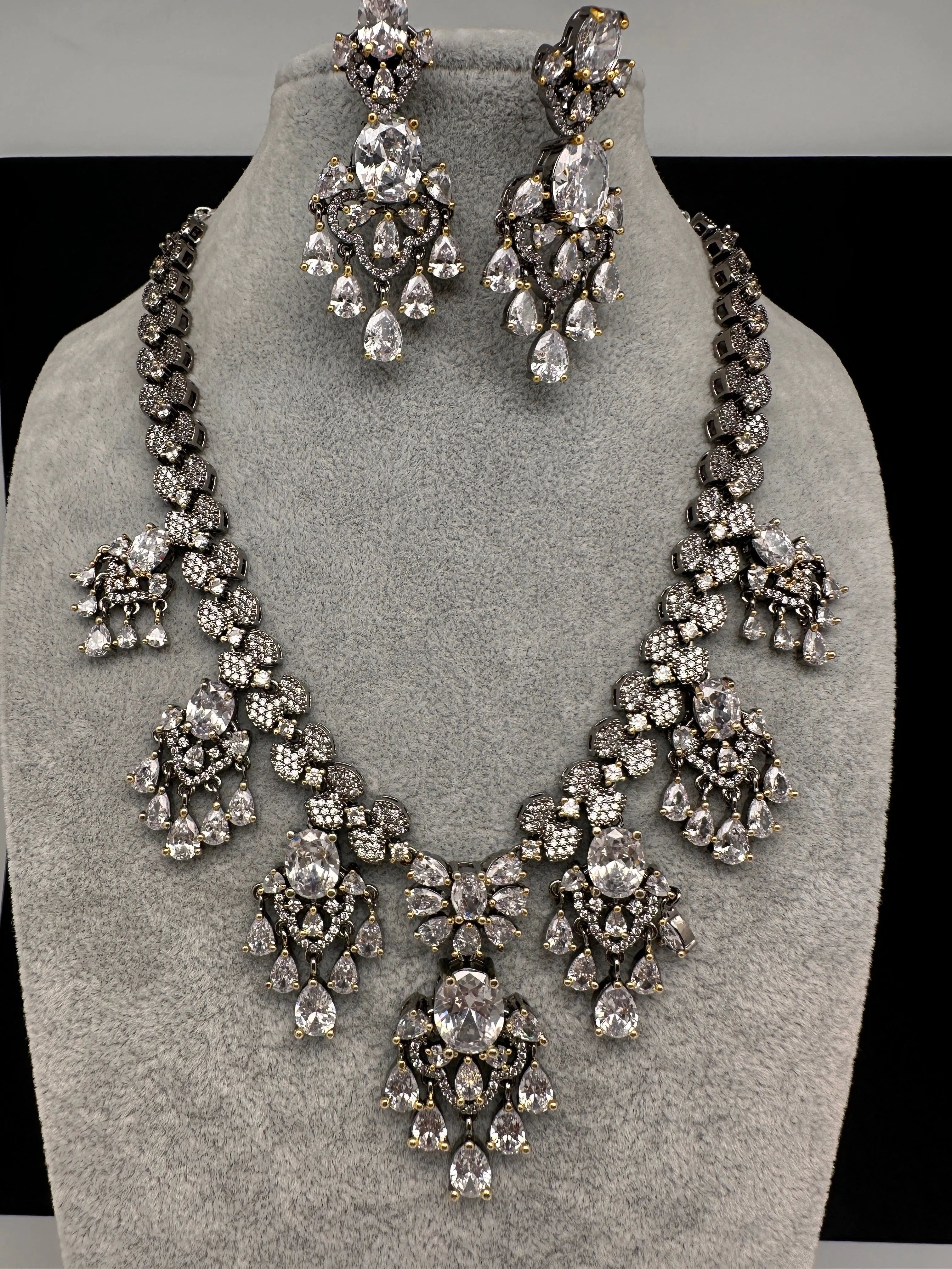 Diamond Color Stone Short Necklace
