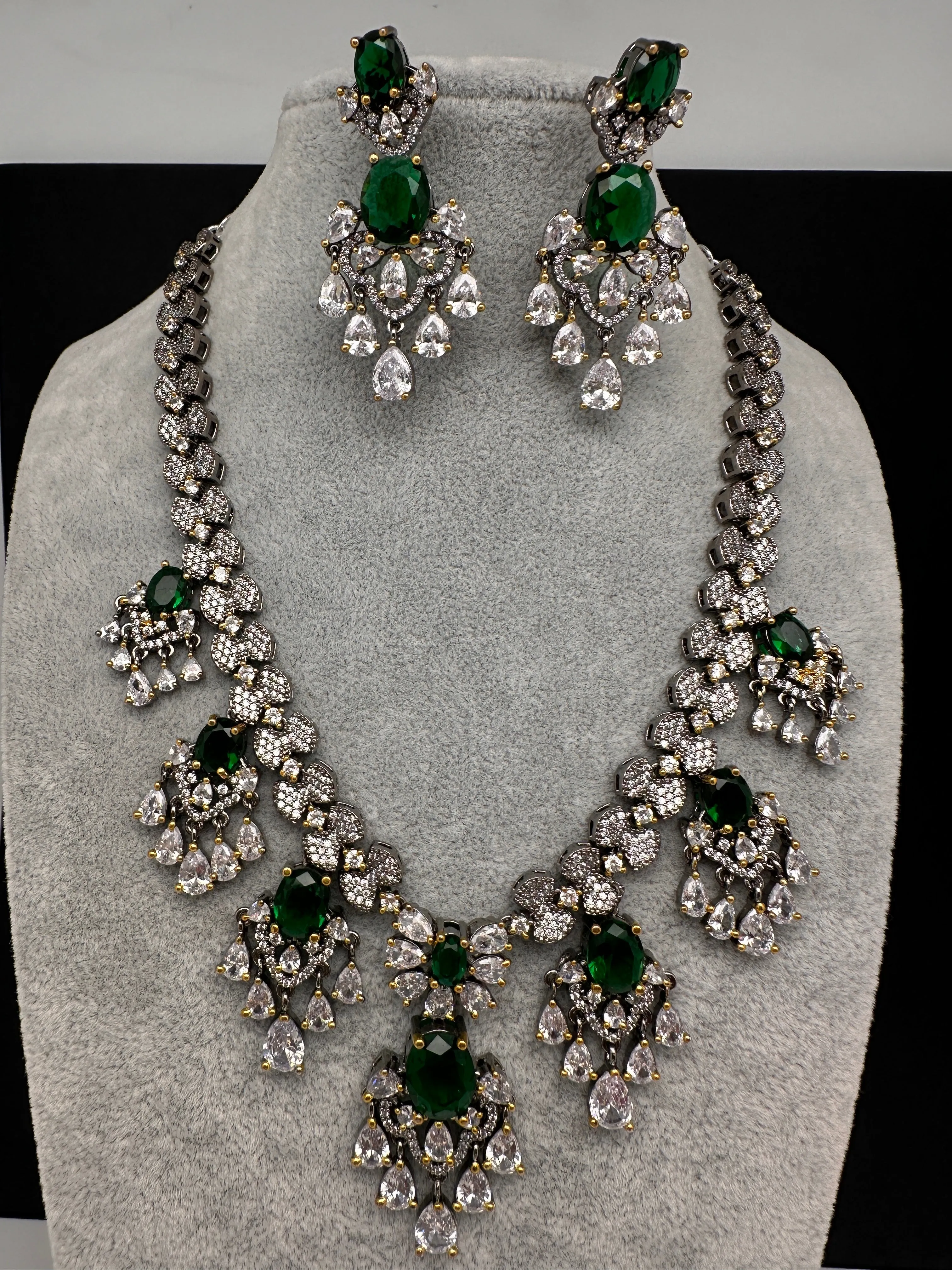 Diamond Color Stone Short Necklace